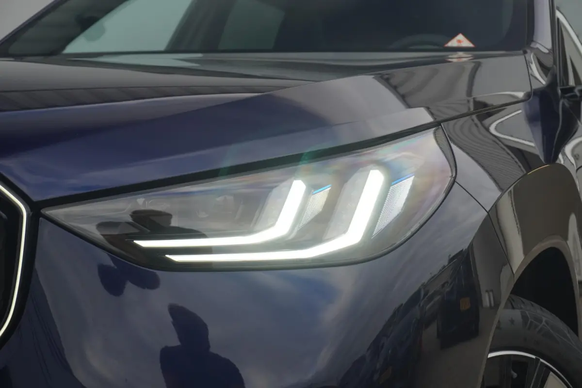 30e xDrive | M Sportpakket Pro | Panoramadak | Harman Kardon | Driving Assistant Professional | Trekhaak