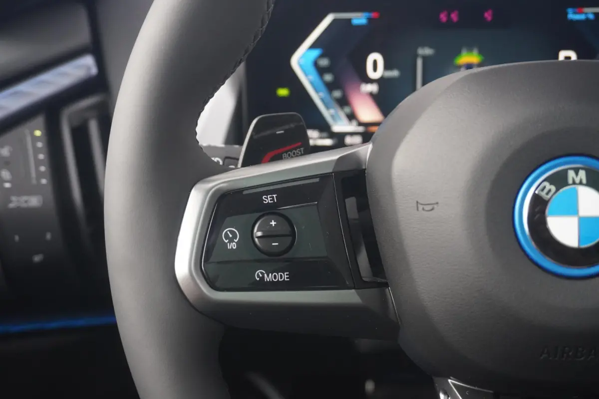 30e xDrive | M Sportpakket Pro | Panoramadak | Harman Kardon | Driving Assistant Professional | Trekhaak