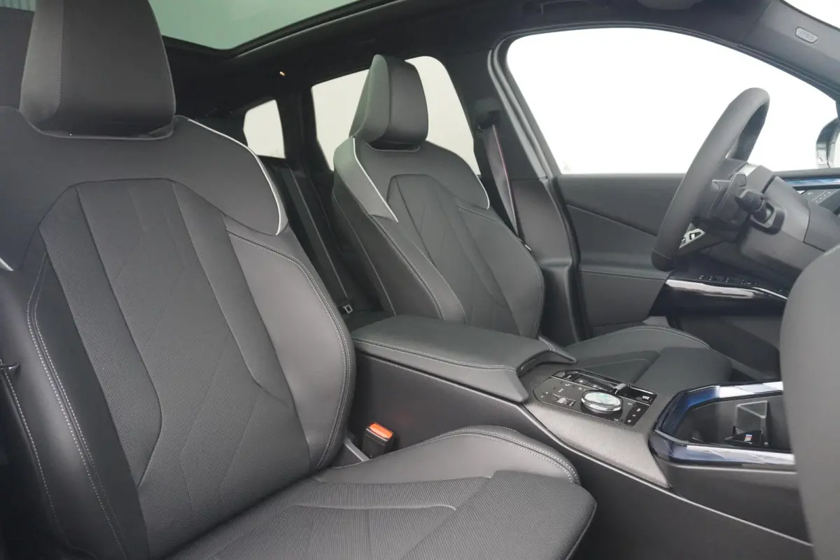 30e xDrive | M Sportpakket Pro | Panoramadak | Harman Kardon | Driving Assistant Professional | Trekhaak