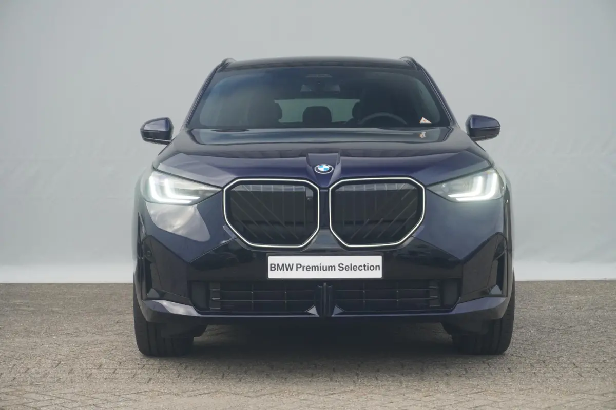 30e xDrive | M Sportpakket Pro | Panoramadak | Harman Kardon | Driving Assistant Professional | Trekhaak