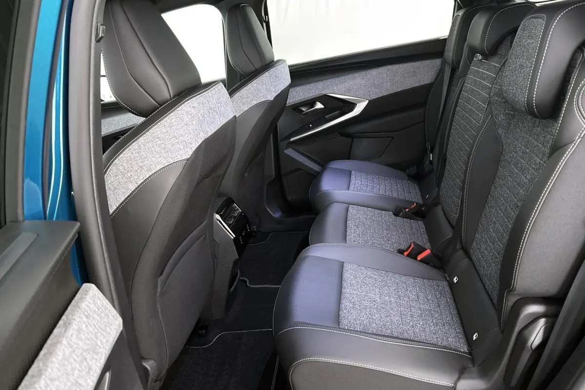 1.6 Plug-in Hybrid 195 Allure 7p Stoelverwarming 360-Camera 19"