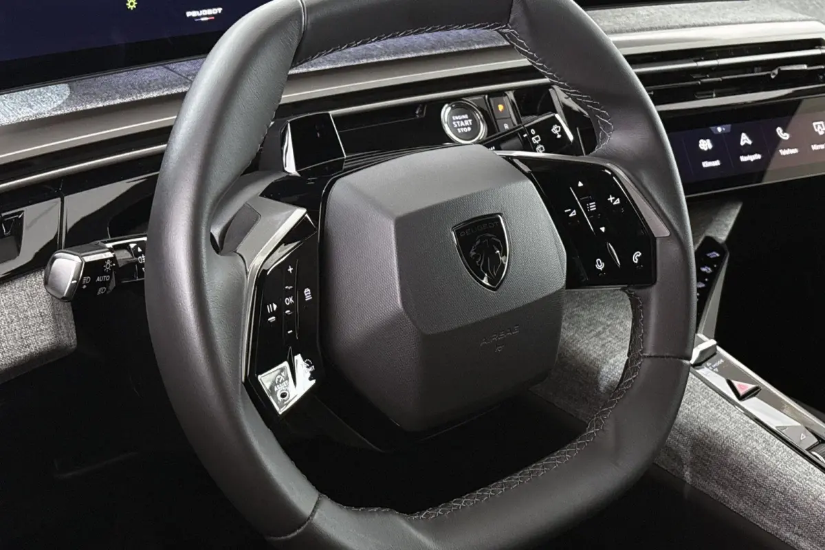 1.6 Plug-in Hybrid 195 Allure 7p Stoelverwarming 360-Camera 19"
