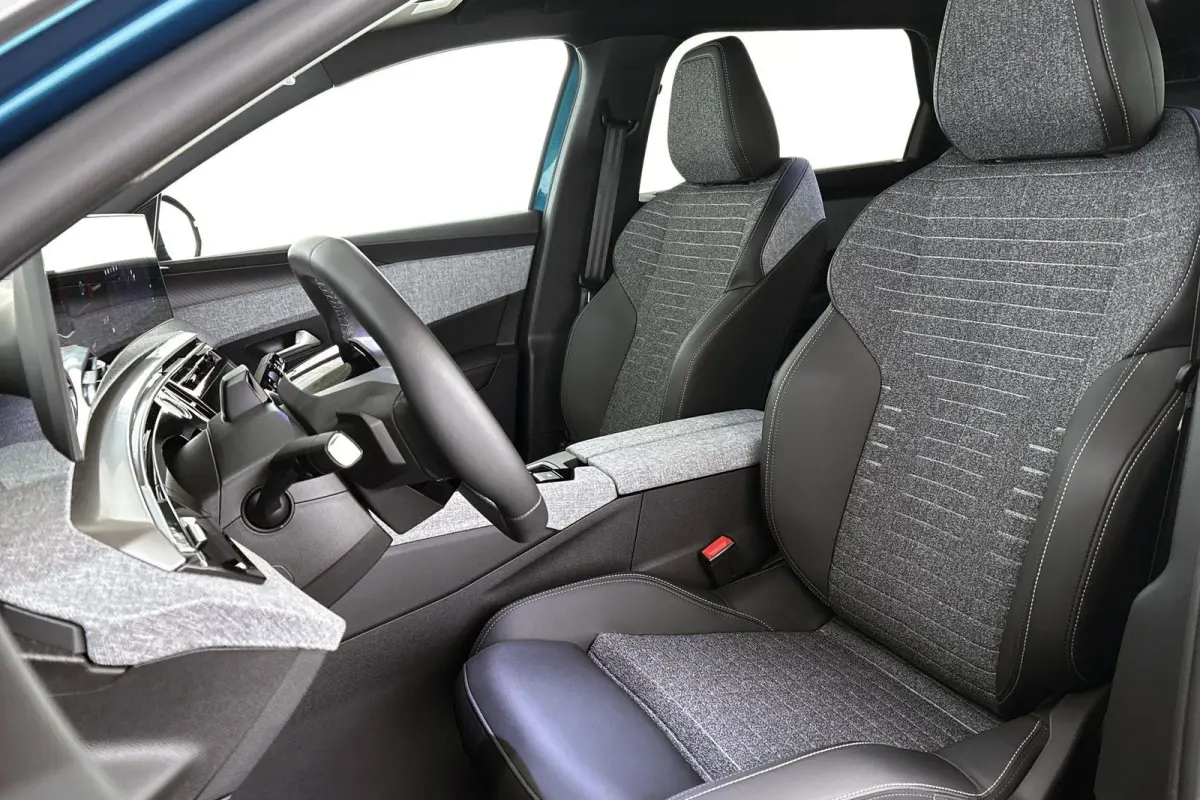 1.6 Plug-in Hybrid 195 Allure 7p Stoelverwarming 360-Camera 19"