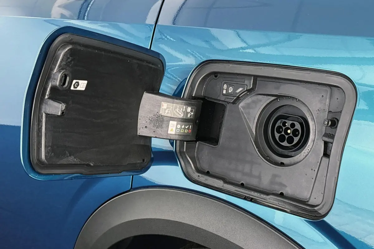 1.6 Plug-in Hybrid 195 Allure 7p Stoelverwarming 360-Camera 19"