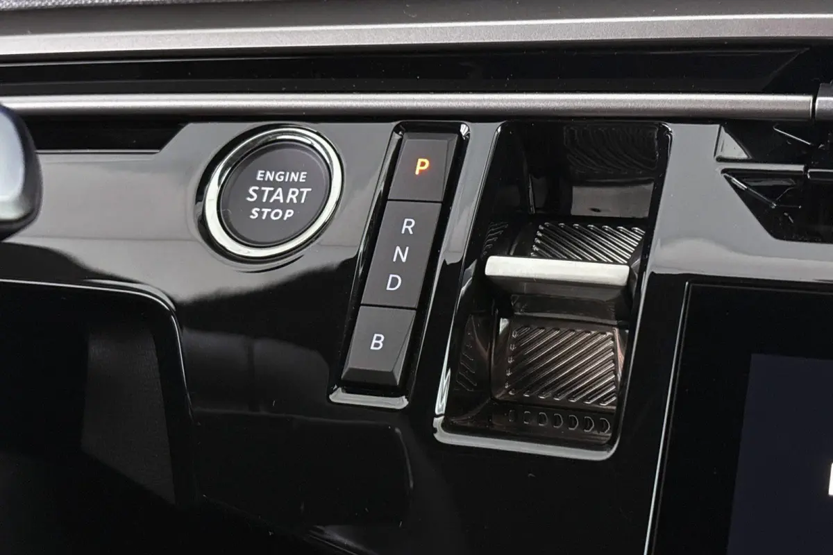 1.6 Plug-in Hybrid 195 Allure 7p Stoelverwarming 360-Camera 19"