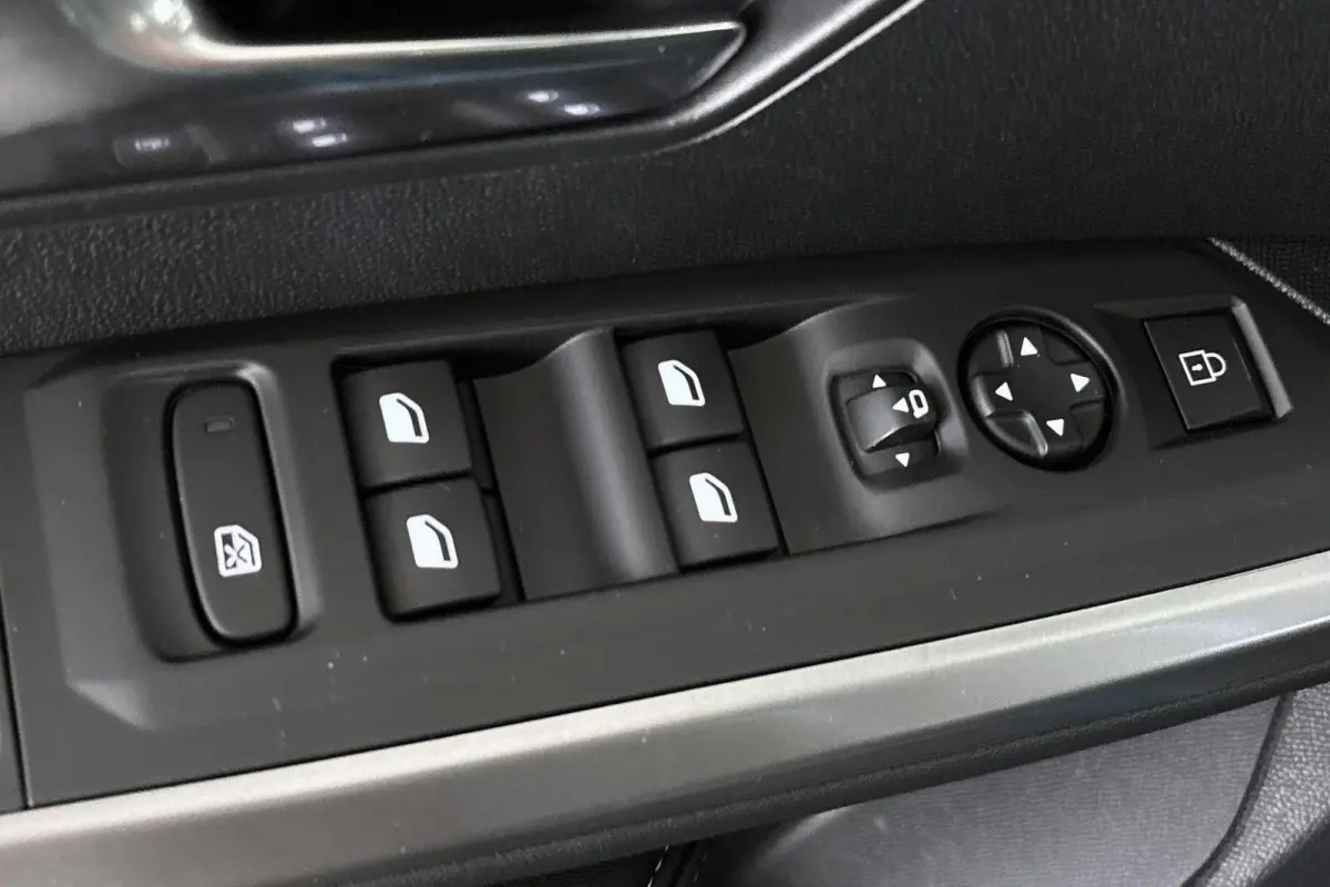 1.6 Plug-in Hybrid 195 Allure 7p Stoelverwarming 360-Camera 19"