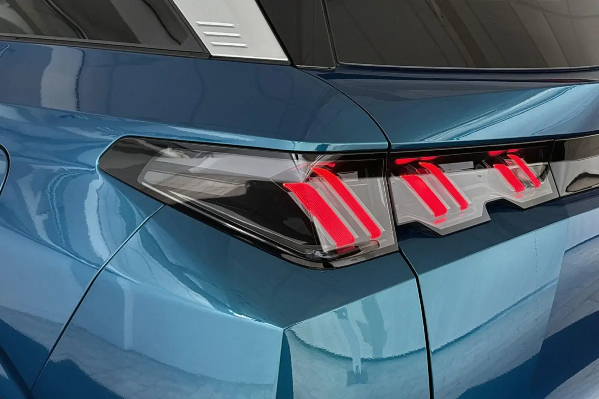 1.6 Plug-in Hybrid 195 Allure 7p Stoelverwarming 360-Camera 19"