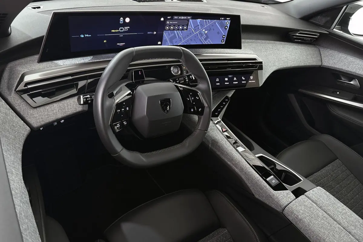 1.6 Plug-in Hybrid 195 Allure 7p Stoelverwarming 360-Camera 19"