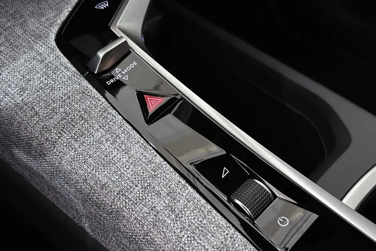 1.6 Plug-in Hybrid 195 Allure 7p Stoelverwarming 360-Camera 19"