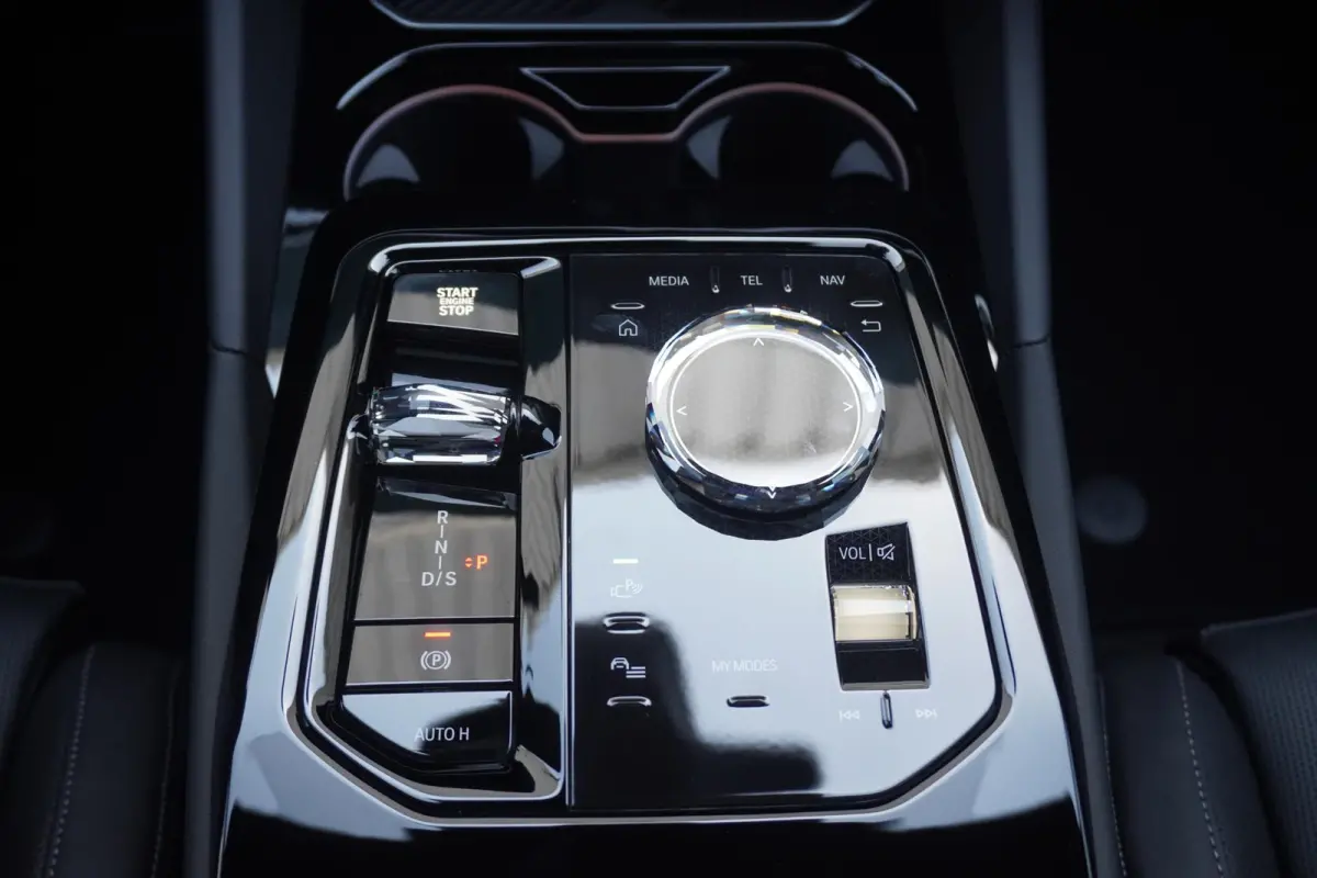 530e | M Sportpakket Pro | M Multifunctionele voorstoelen | Bowers & Wilkins | Alcantara Hemelbekleding | Driving Assistant Professional