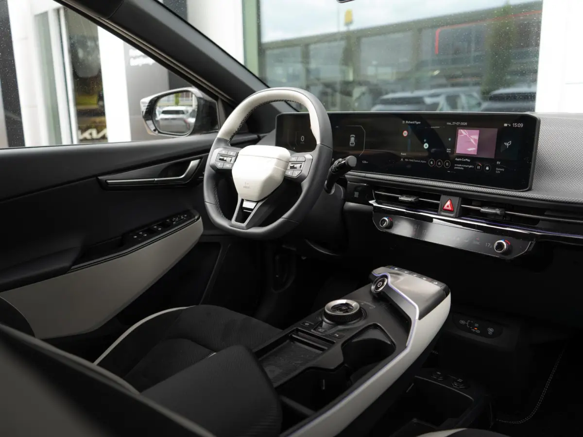 GT-Line Business Edition 84 kWh Speciale uitvoering | 21 inch GT velgen | Hifi upgrade met Subwoofer | Gele remklauwen | Stoel verwarming l Elektrische kofferklep | GT pakket | LED | Keyless