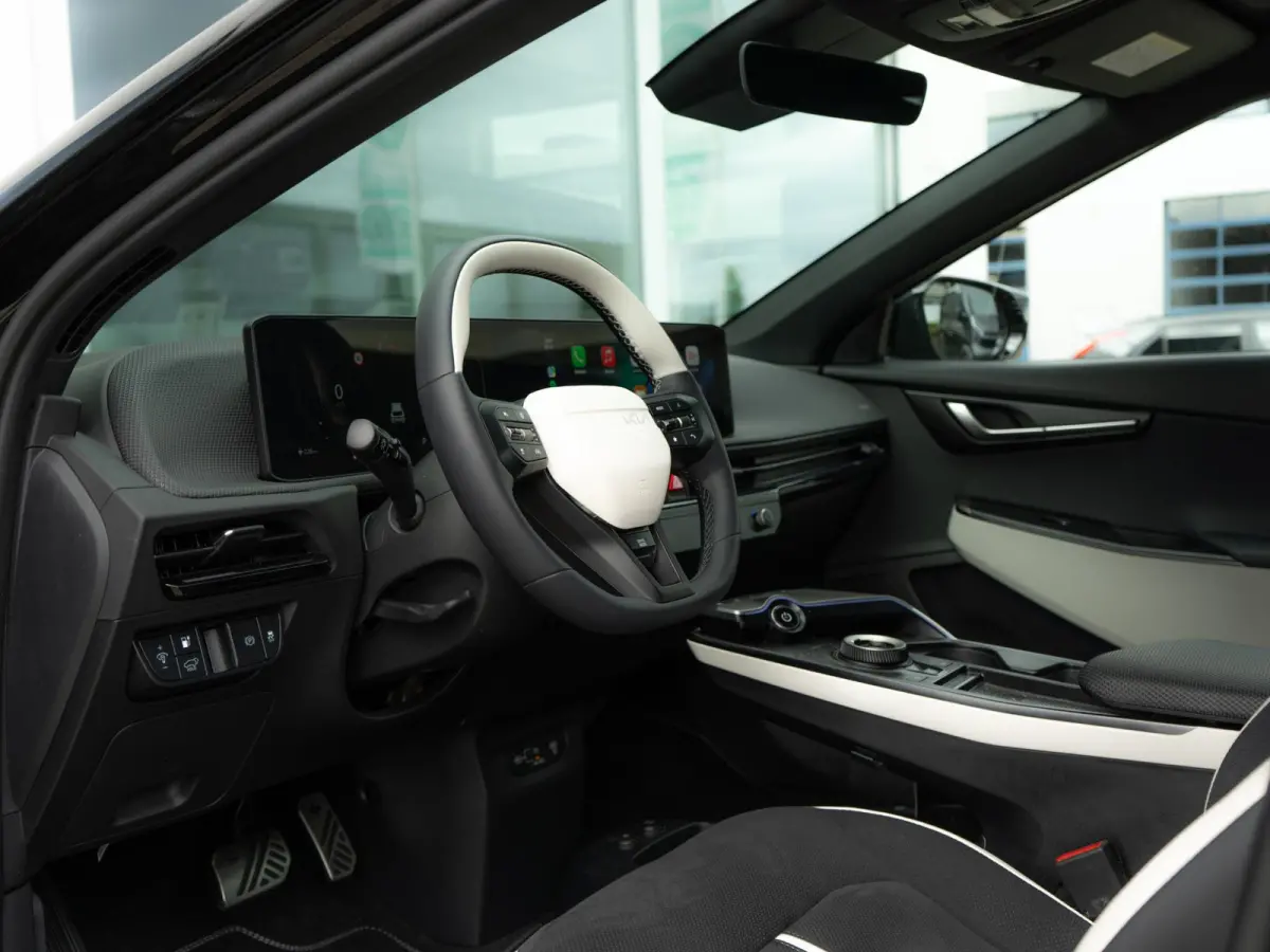 GT-Line Business Edition 84 kWh Speciale uitvoering | 21 inch GT velgen | Hifi upgrade met Subwoofer | Gele remklauwen | Stoel verwarming l Elektrische kofferklep | GT pakket | LED | Keyless