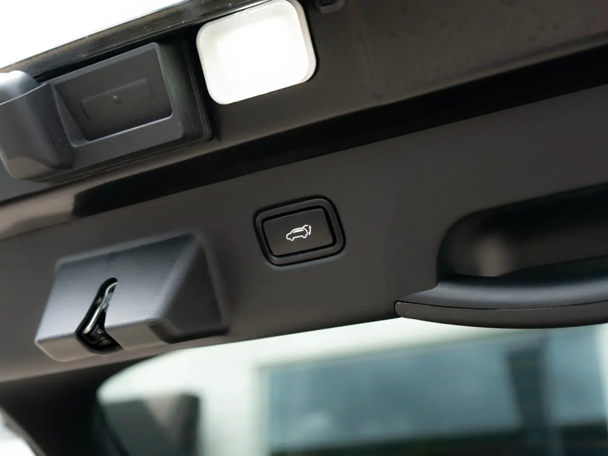 GT-Line Business Edition 84 kWh Speciale uitvoering | 21 inch GT velgen | Hifi upgrade met Subwoofer | Gele remklauwen | Stoel verwarming l Elektrische kofferklep | GT pakket | LED | Keyless