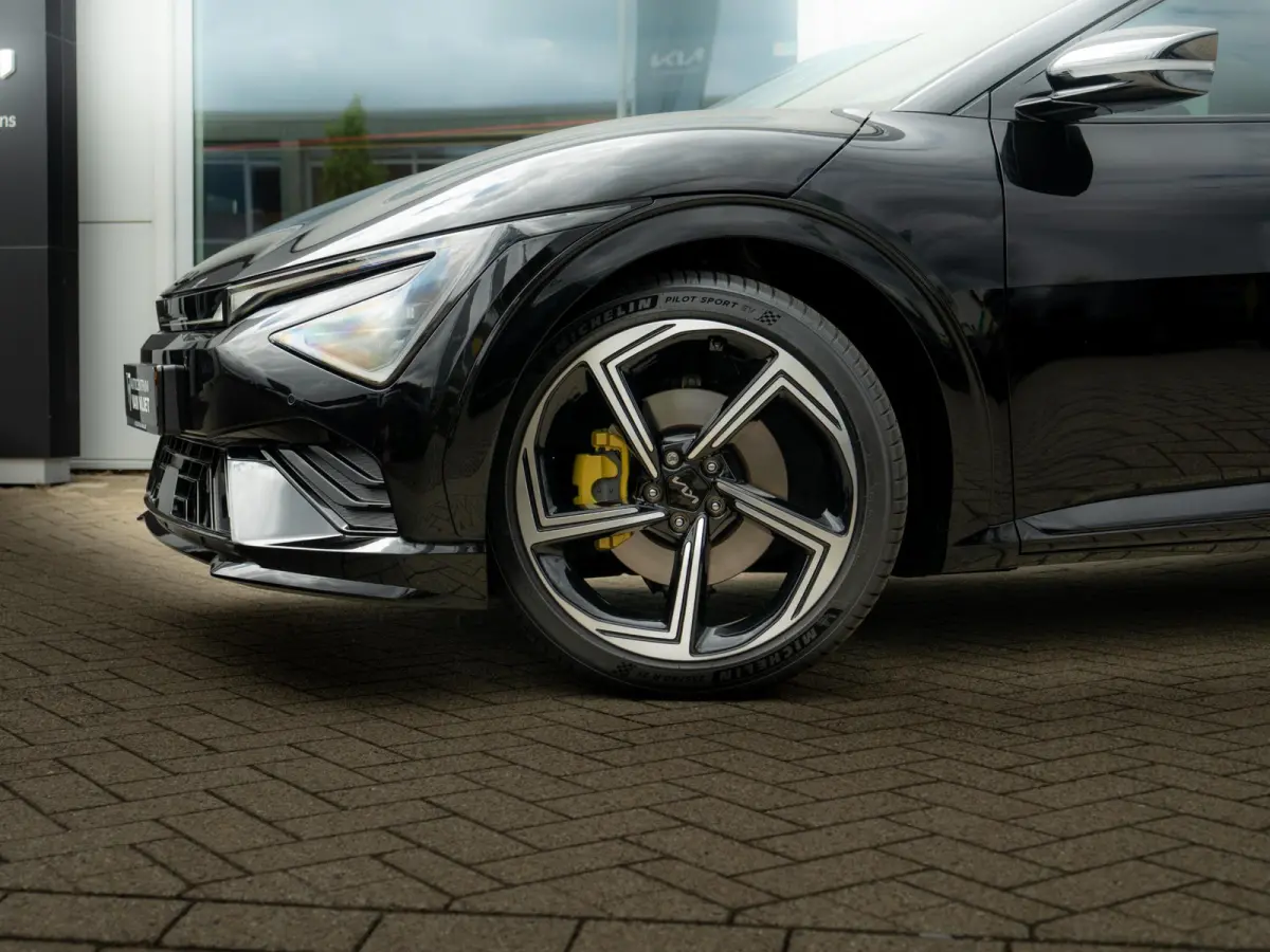 GT-Line Business Edition 84 kWh Speciale uitvoering | 21 inch GT velgen | Hifi upgrade met Subwoofer | Gele remklauwen | Stoel verwarming l Elektrische kofferklep | GT pakket | LED | Keyless