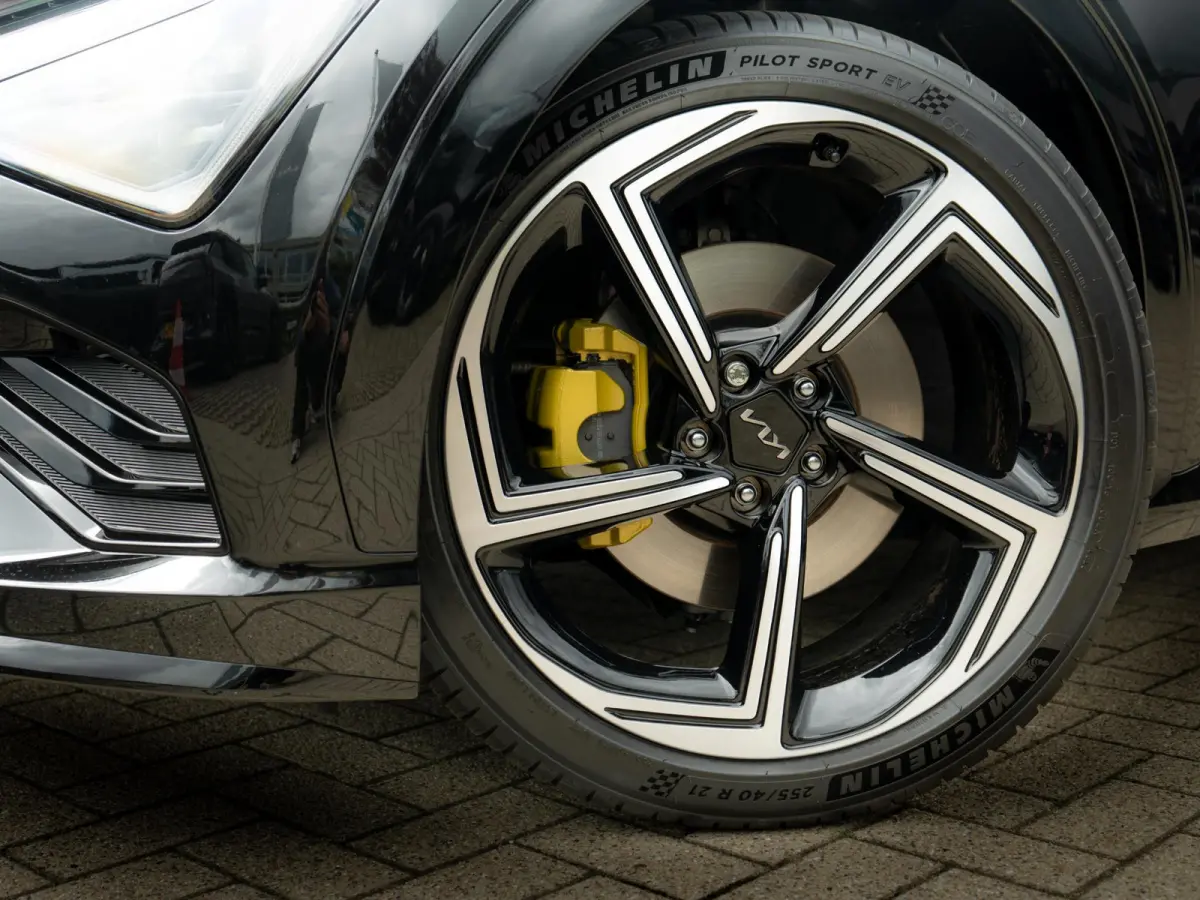 GT-Line Business Edition 84 kWh Speciale uitvoering | 21 inch GT velgen | Hifi upgrade met Subwoofer | Gele remklauwen | Stoel verwarming l Elektrische kofferklep | GT pakket | LED | Keyless