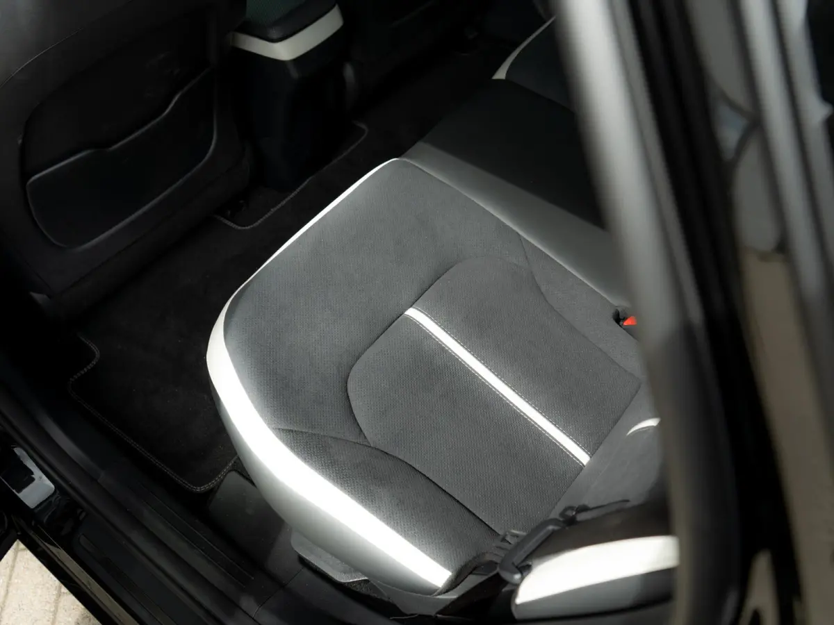 GT-Line Business Edition 84 kWh Speciale uitvoering | 21 inch GT velgen | Hifi upgrade met Subwoofer | Gele remklauwen | Stoel verwarming l Elektrische kofferklep | GT pakket | LED | Keyless