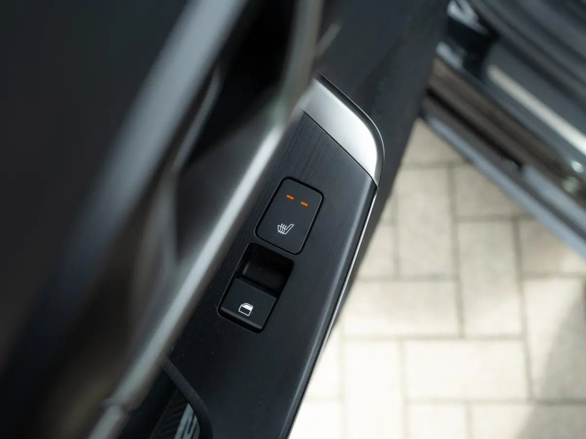 GT-Line Business Edition 84 kWh Speciale uitvoering | 21 inch GT velgen | Hifi upgrade met Subwoofer | Gele remklauwen | Stoel verwarming l Elektrische kofferklep | GT pakket | LED | Keyless