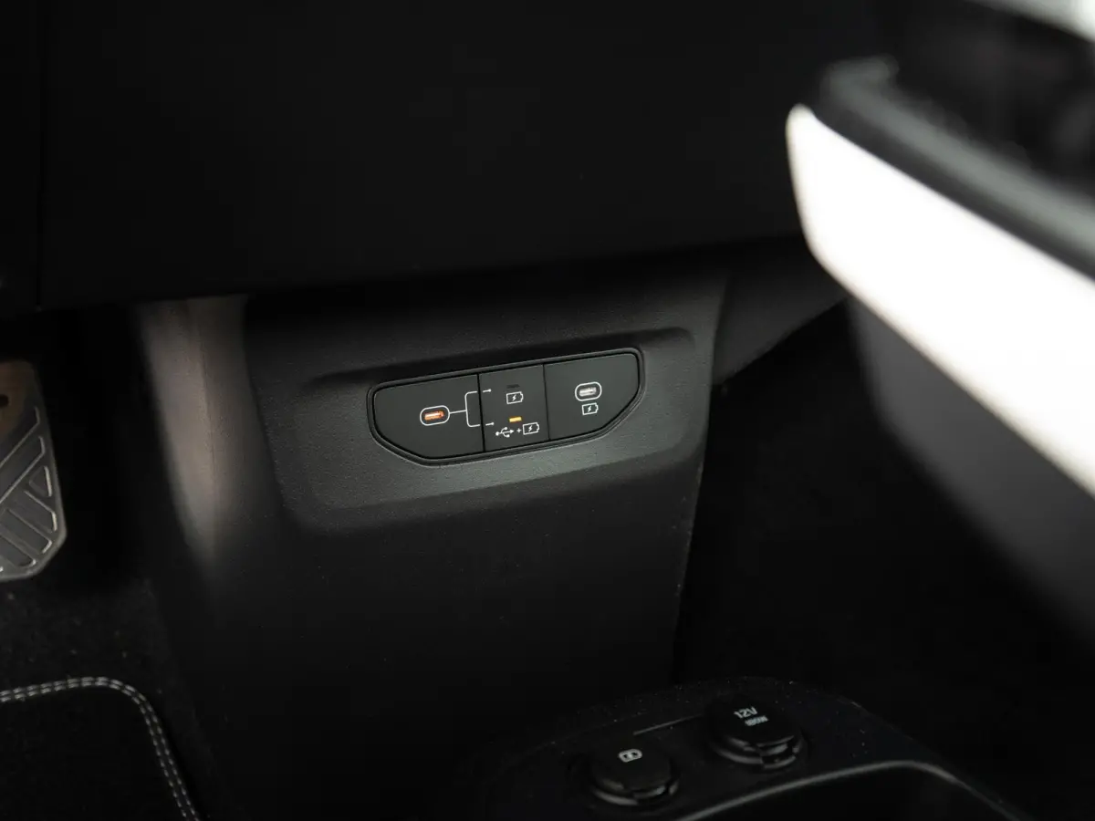 GT-Line Business Edition 84 kWh Speciale uitvoering | 21 inch GT velgen | Hifi upgrade met Subwoofer | Gele remklauwen | Stoel verwarming l Elektrische kofferklep | GT pakket | LED | Keyless