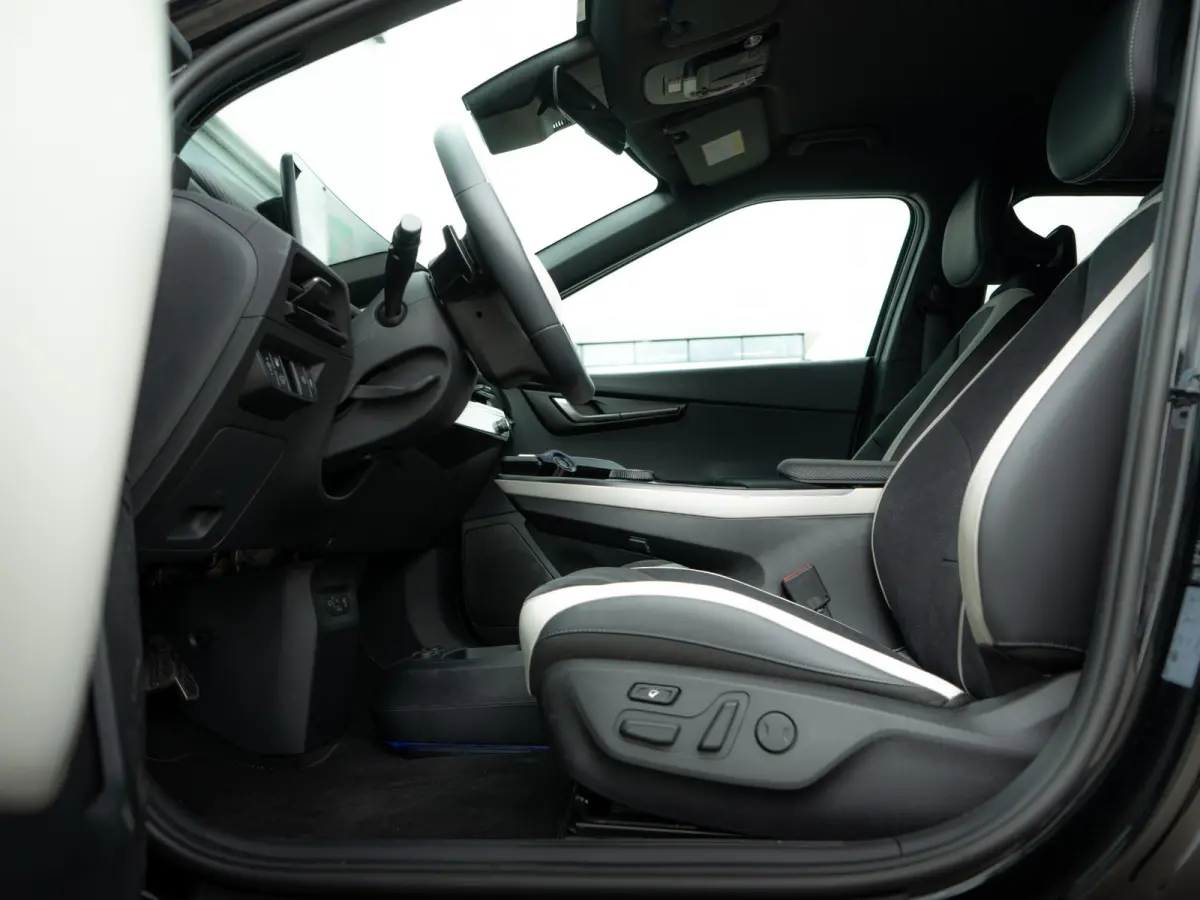GT-Line Business Edition 84 kWh Speciale uitvoering | 21 inch GT velgen | Hifi upgrade met Subwoofer | Gele remklauwen | Stoel verwarming l Elektrische kofferklep | GT pakket | LED | Keyless