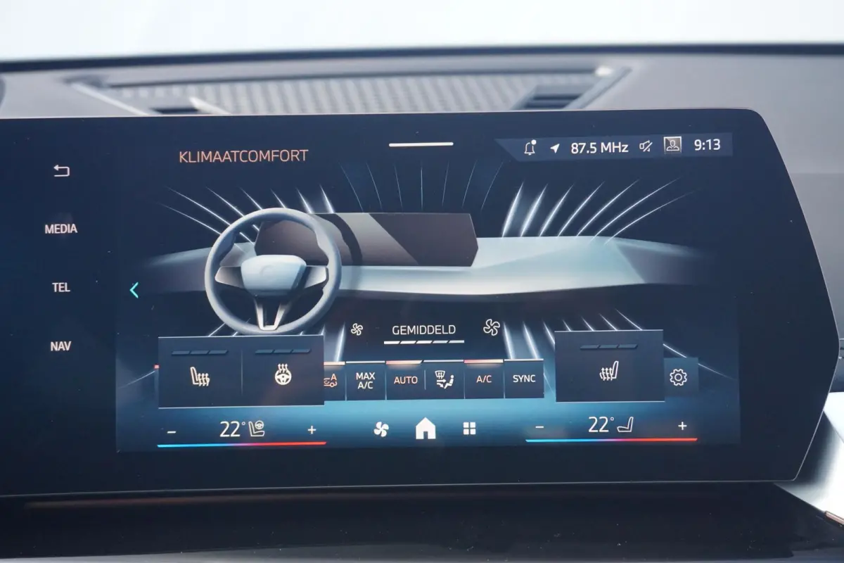 xDrive25e | xLine | Head-Up Display | Driving Assistant Plus | Trekhaak
