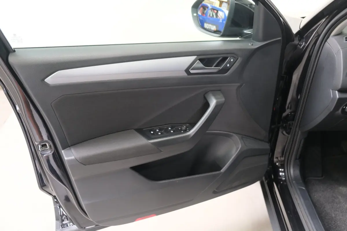 1.0 TSI Life Business - N.A.P. Airco, Cruise, Virtueel display, Carplay, Navi, PDC.