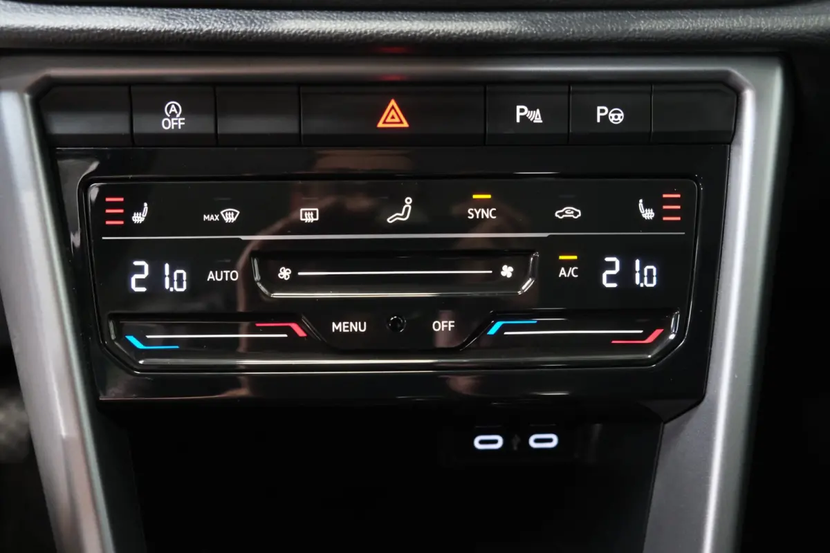 1.0 TSI Life Business - N.A.P. Airco, Cruise, Virtueel display, Carplay, Navi, PDC.
