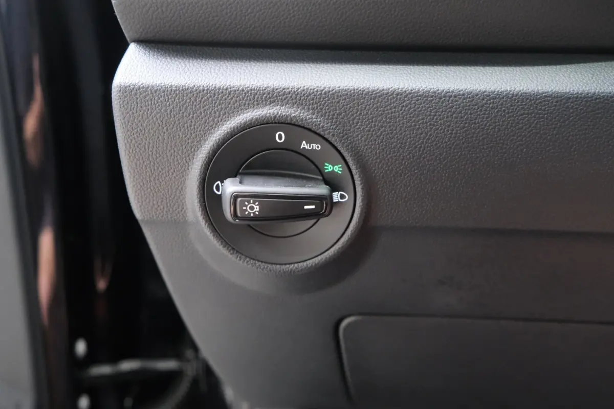 1.0 TSI Life Business - N.A.P. Airco, Cruise, Virtueel display, Carplay, Navi, PDC.