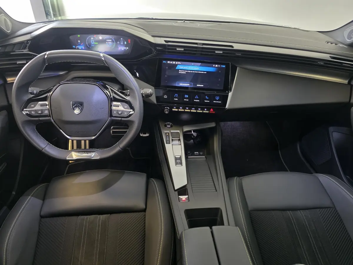 1.6 Plug-in Hybrid 180 GT | NL-Auto | 360° Camera | Elektrische verstelbare stoelen |