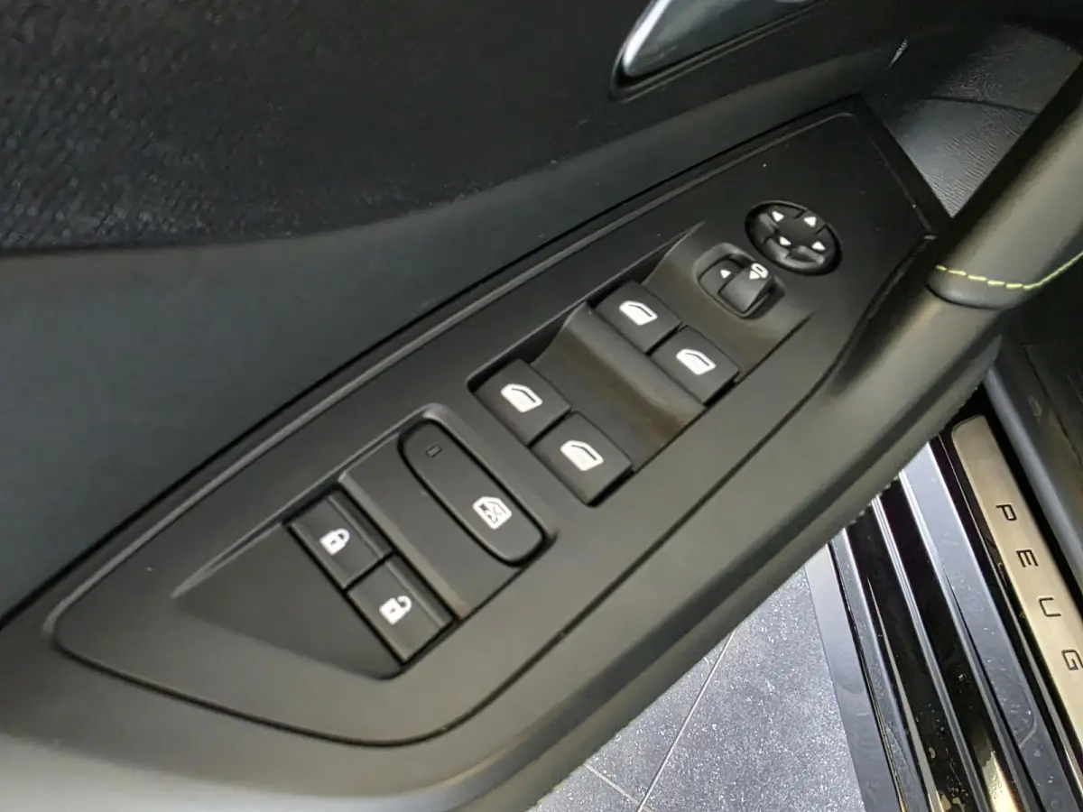 1.6 Plug-in Hybrid 180 GT | NL-Auto | 360° Camera | Elektrische verstelbare stoelen |