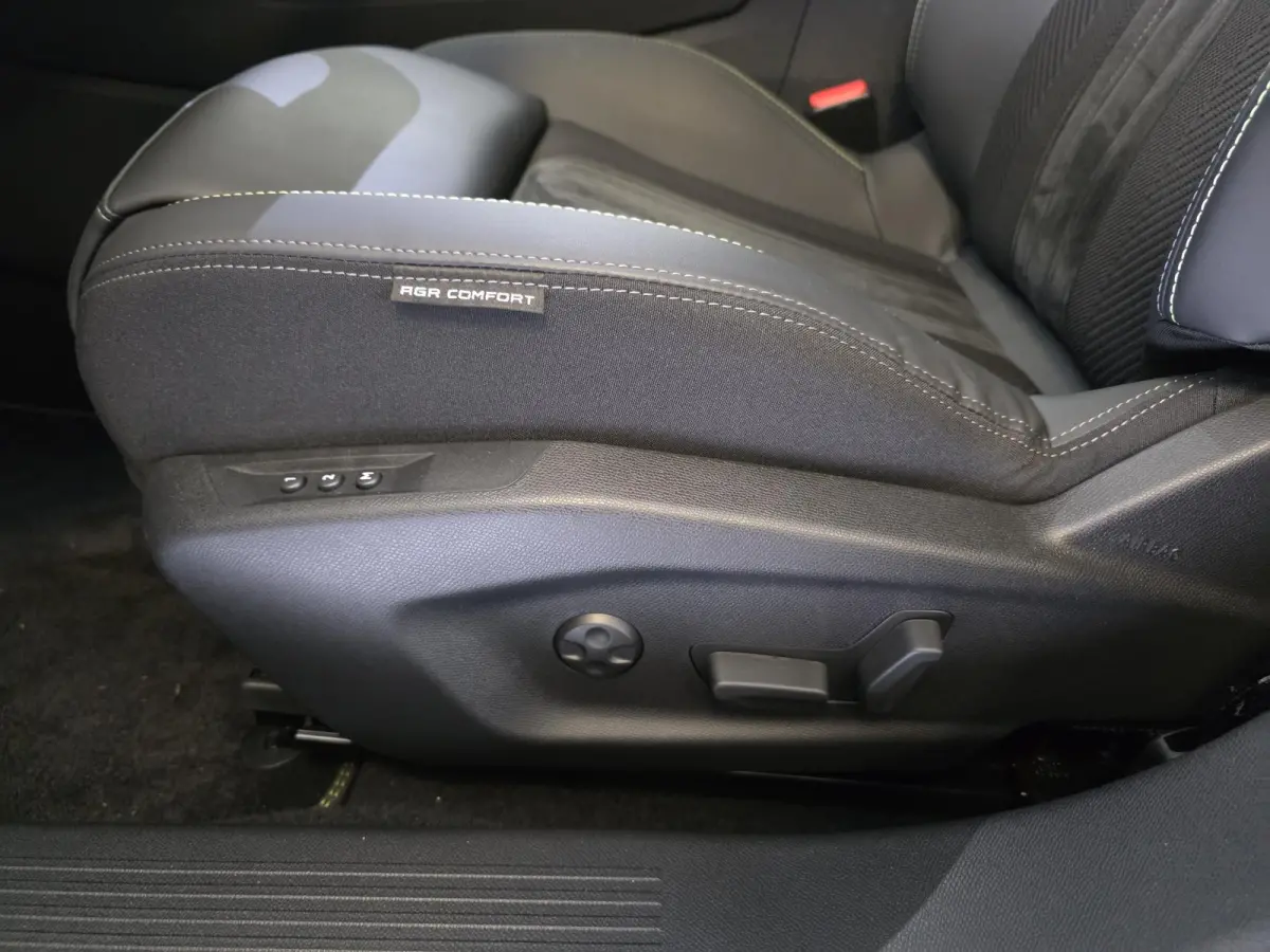 1.6 Plug-in Hybrid 180 GT | NL-Auto | 360° Camera | Elektrische verstelbare stoelen |