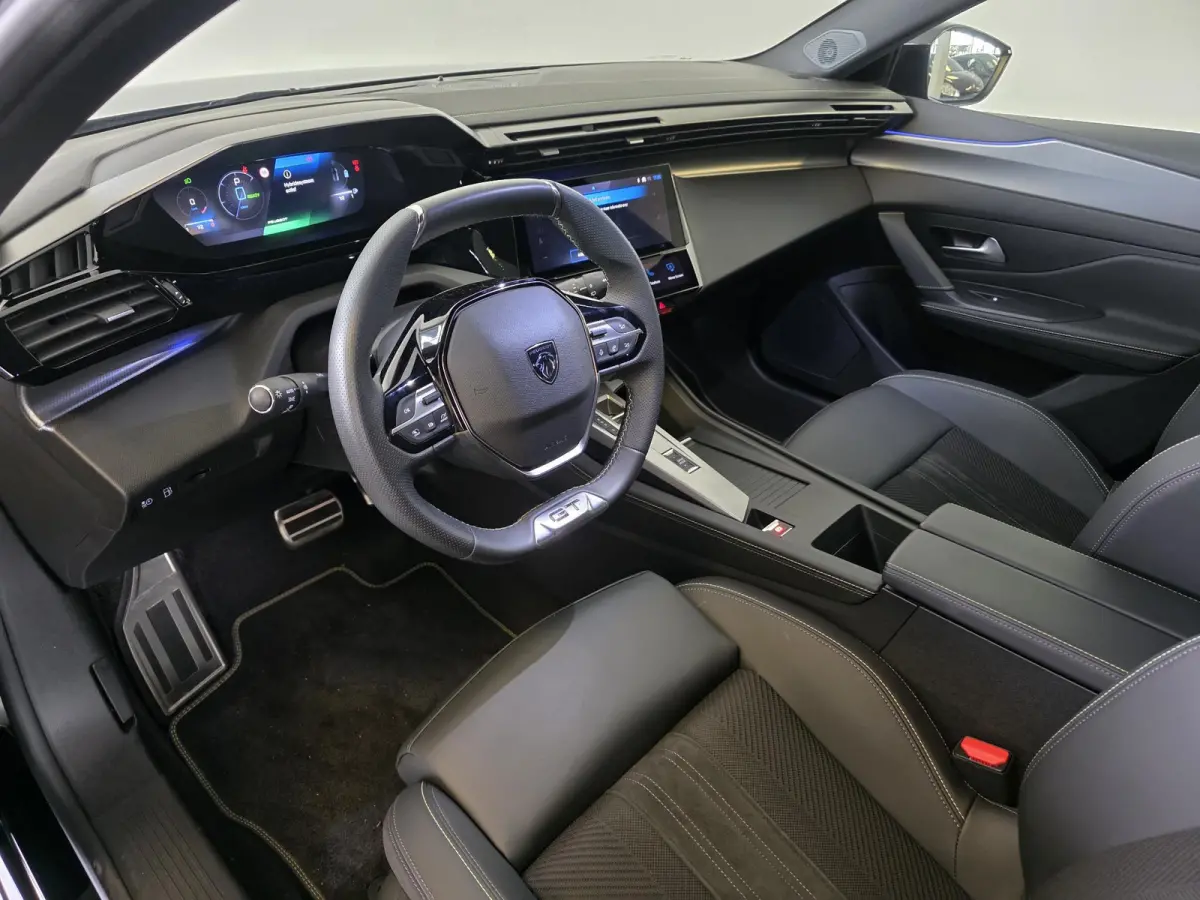1.6 Plug-in Hybrid 180 GT | NL-Auto | 360° Camera | Elektrische verstelbare stoelen |