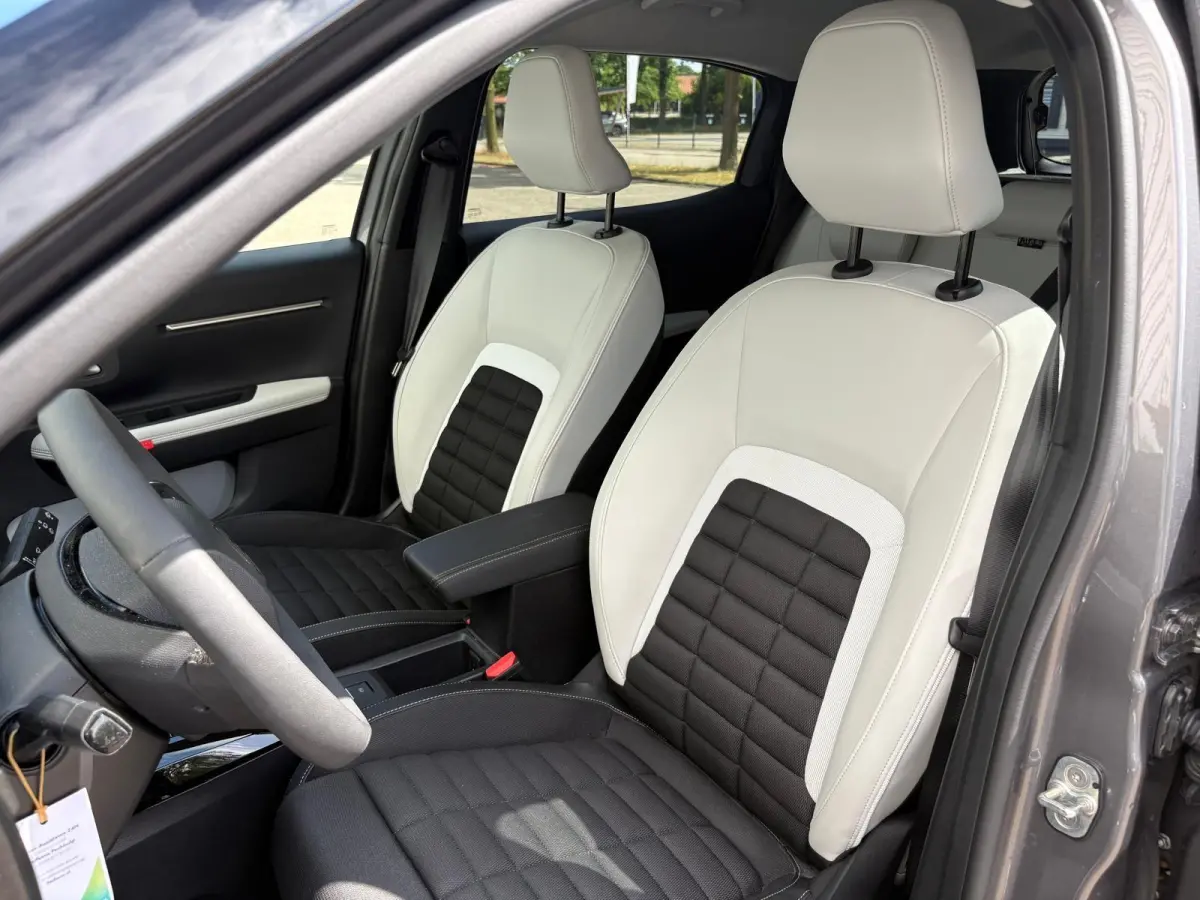 1.2 Hybrid 145pk Max Automaat | Camera | Apple Carplay/Android Auto | Climate Control | Cruise Control | LMV 17" | Navigatie | Dodehoek Detectie