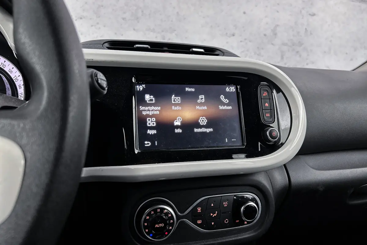 Z.E. R80 Collection | Apple Carplay | Airco | Elektrische ramen