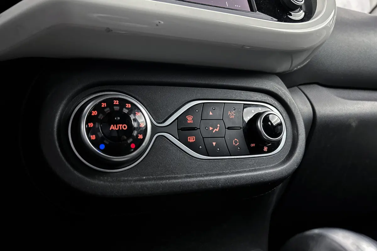 Z.E. R80 Collection | Apple Carplay | Airco | Elektrische ramen