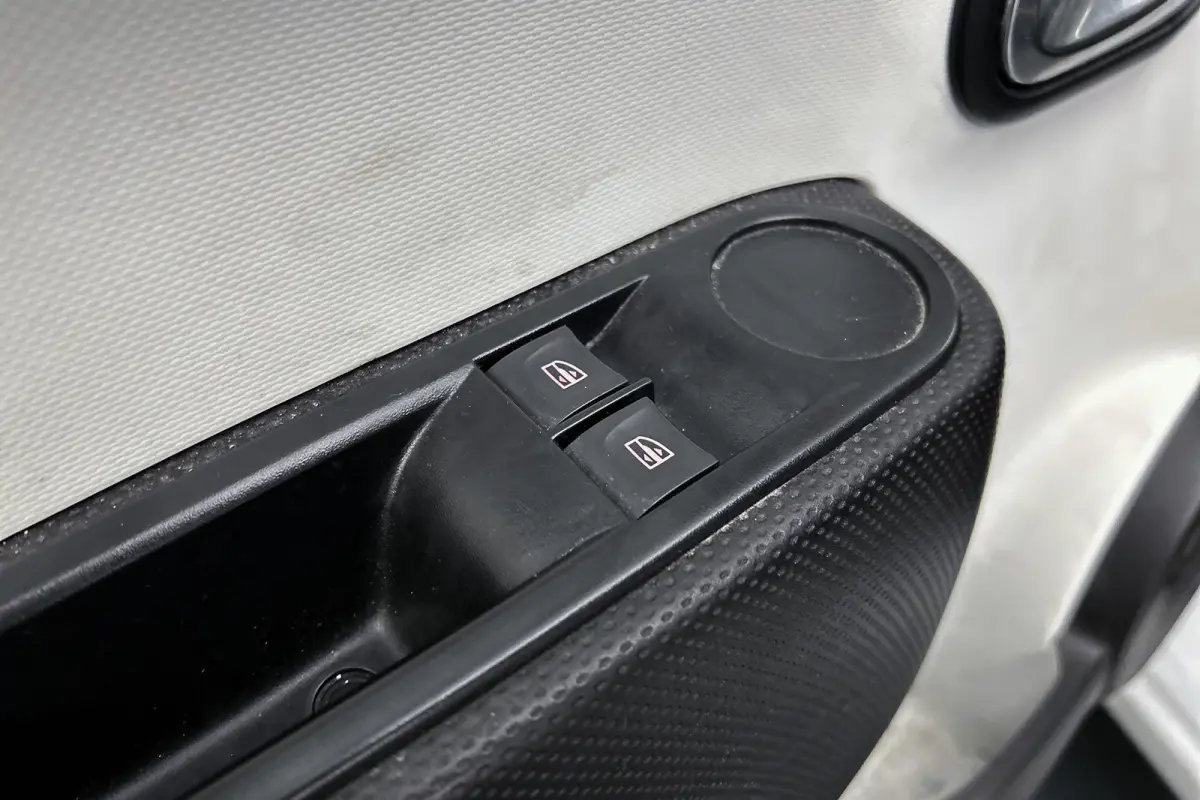 Z.E. R80 Collection | Apple Carplay | Airco | Elektrische ramen
