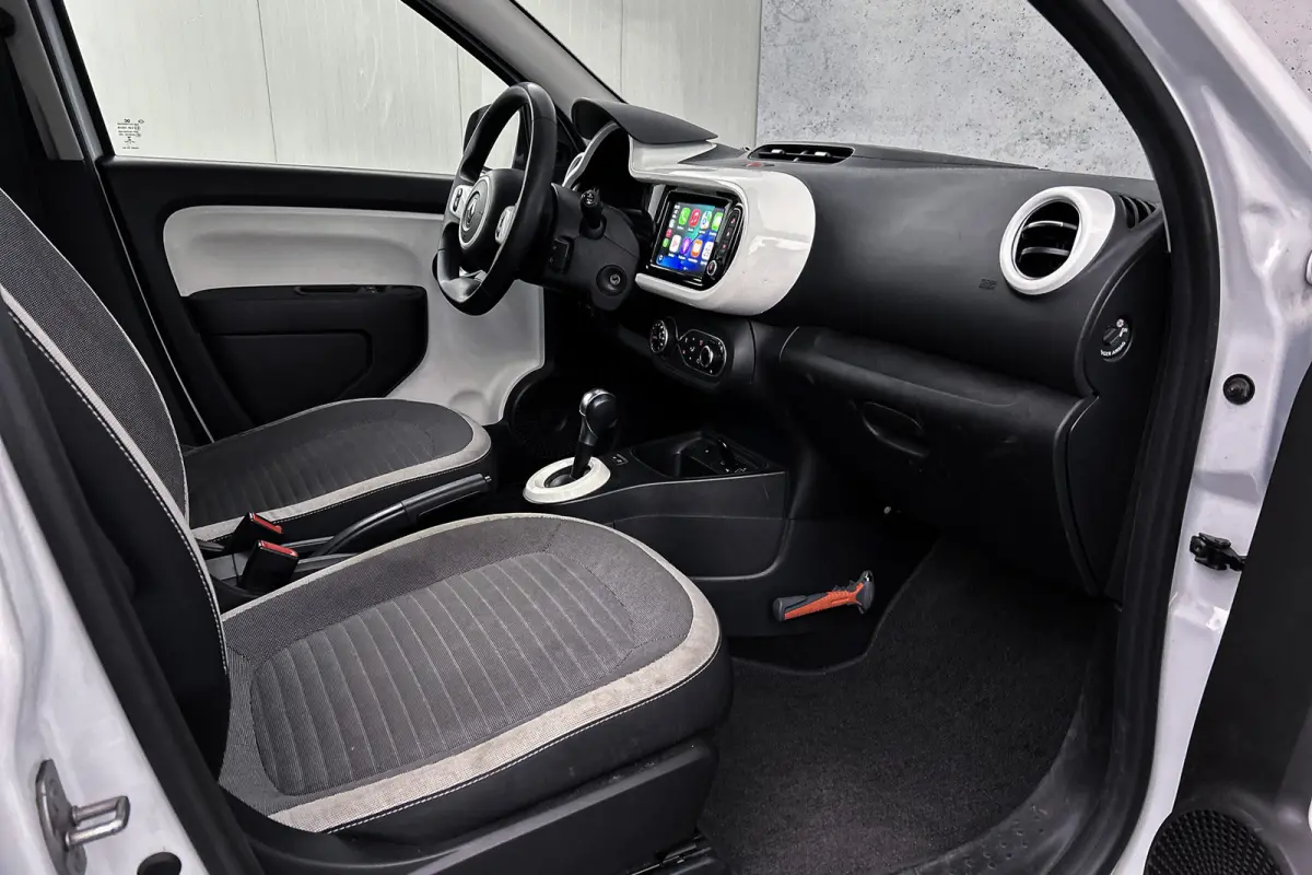 Z.E. R80 Collection | Apple Carplay | Airco | Elektrische ramen