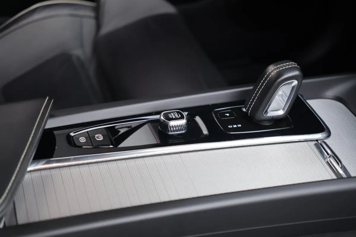 T6 Recharge AWD R-Design | Stoelverwarming | Parkeercamera | Panoramadak | Memorystoel | Keyless