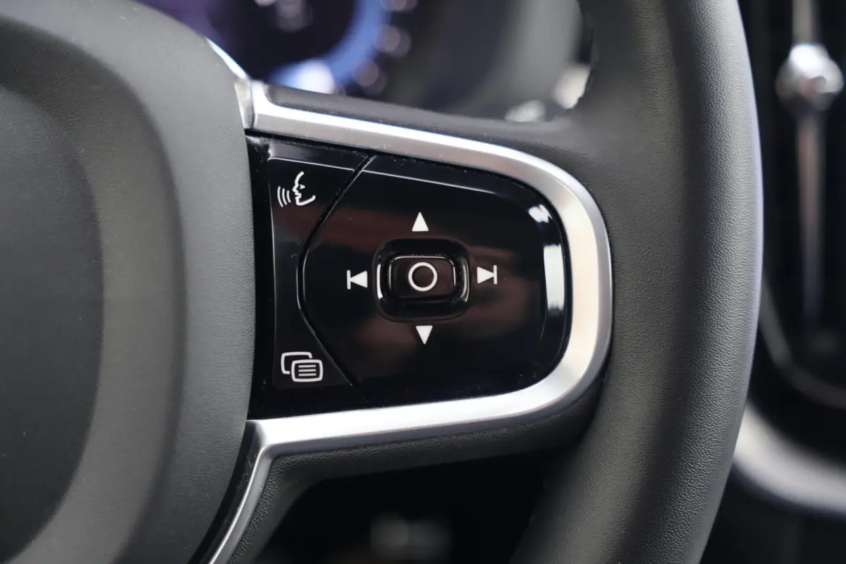 T6 Recharge AWD R-Design | Stoelverwarming | Parkeercamera | Panoramadak | Memorystoel | Keyless
