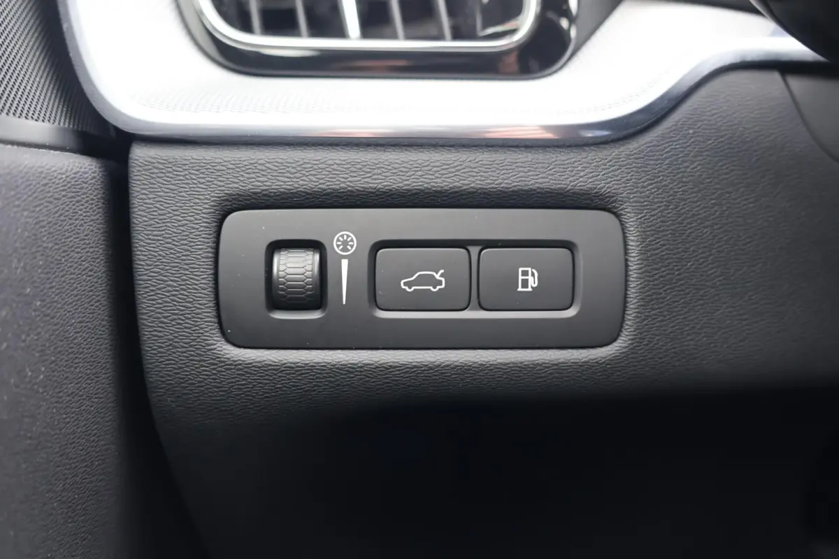 T6 Recharge AWD R-Design | Stoelverwarming | Parkeercamera | Panoramadak | Memorystoel | Keyless