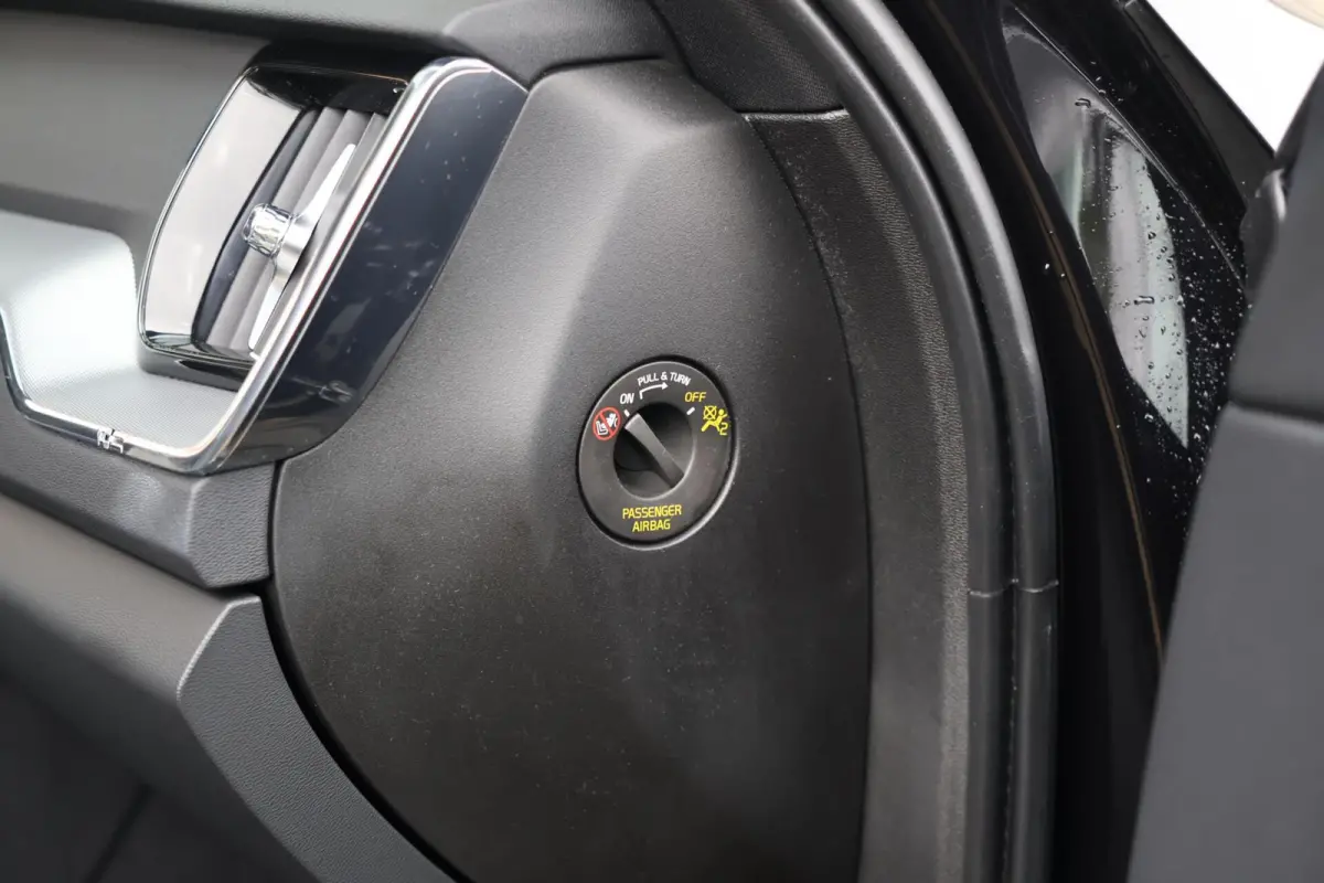 T6 Recharge AWD R-Design | Stoelverwarming | Parkeercamera | Panoramadak | Memorystoel | Keyless
