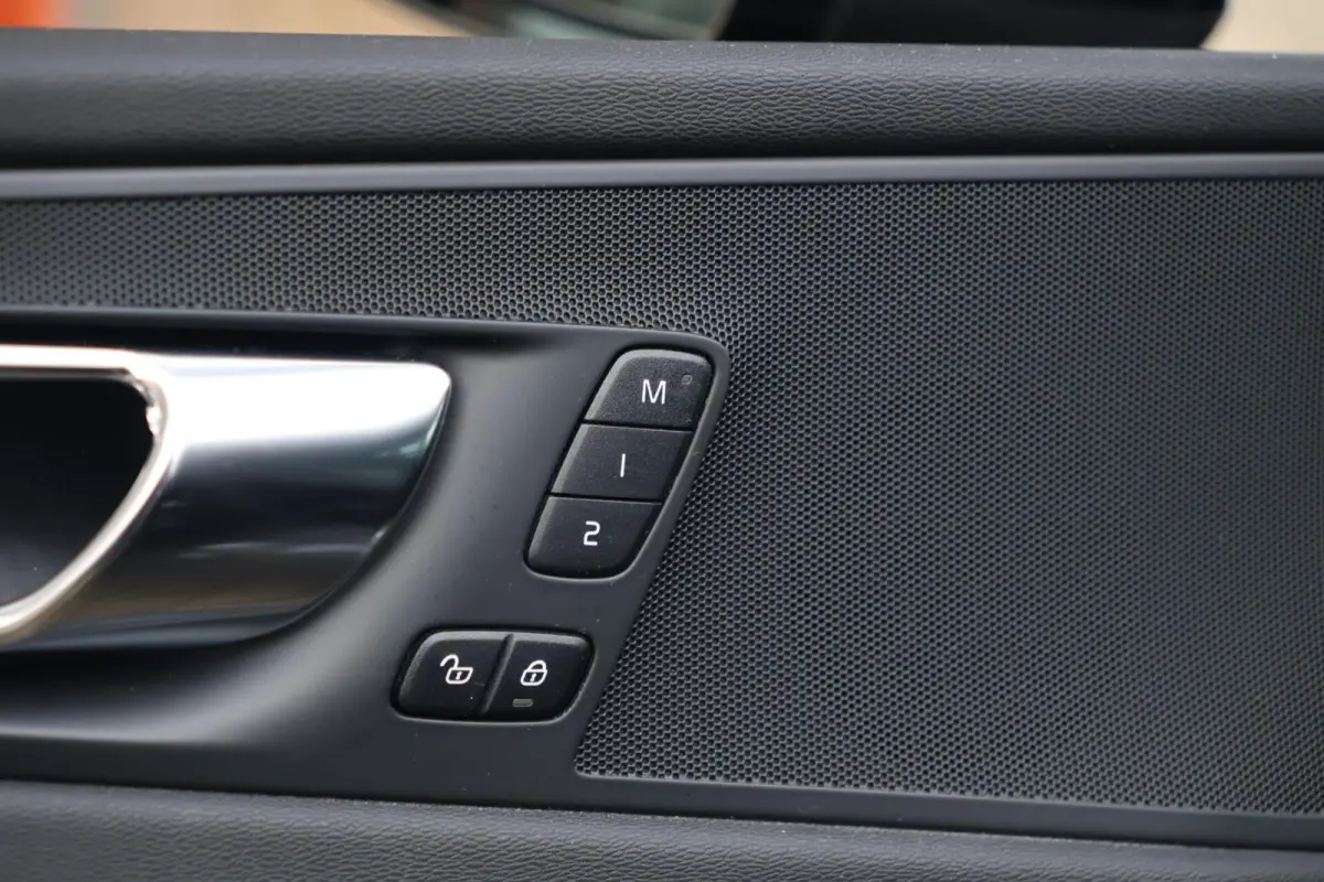 T6 Recharge AWD R-Design | Stoelverwarming | Parkeercamera | Panoramadak | Memorystoel | Keyless