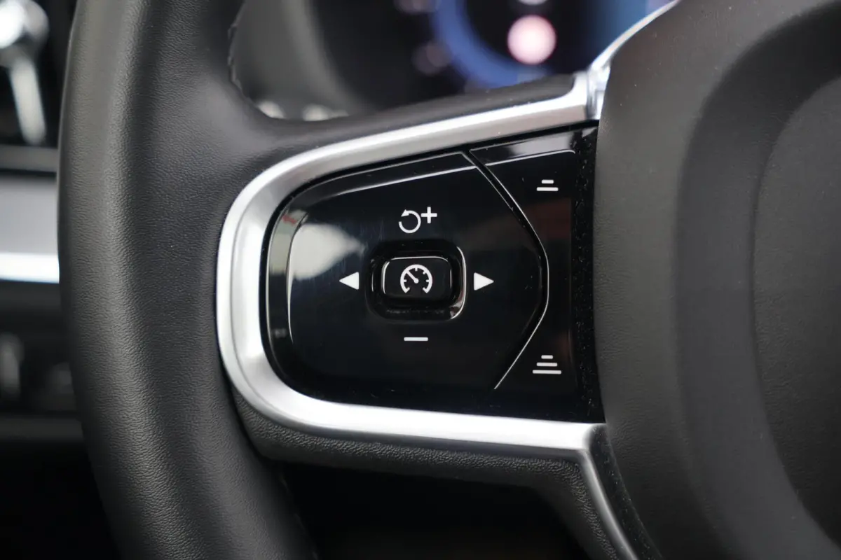 T6 Recharge AWD R-Design | Stoelverwarming | Parkeercamera | Panoramadak | Memorystoel | Keyless