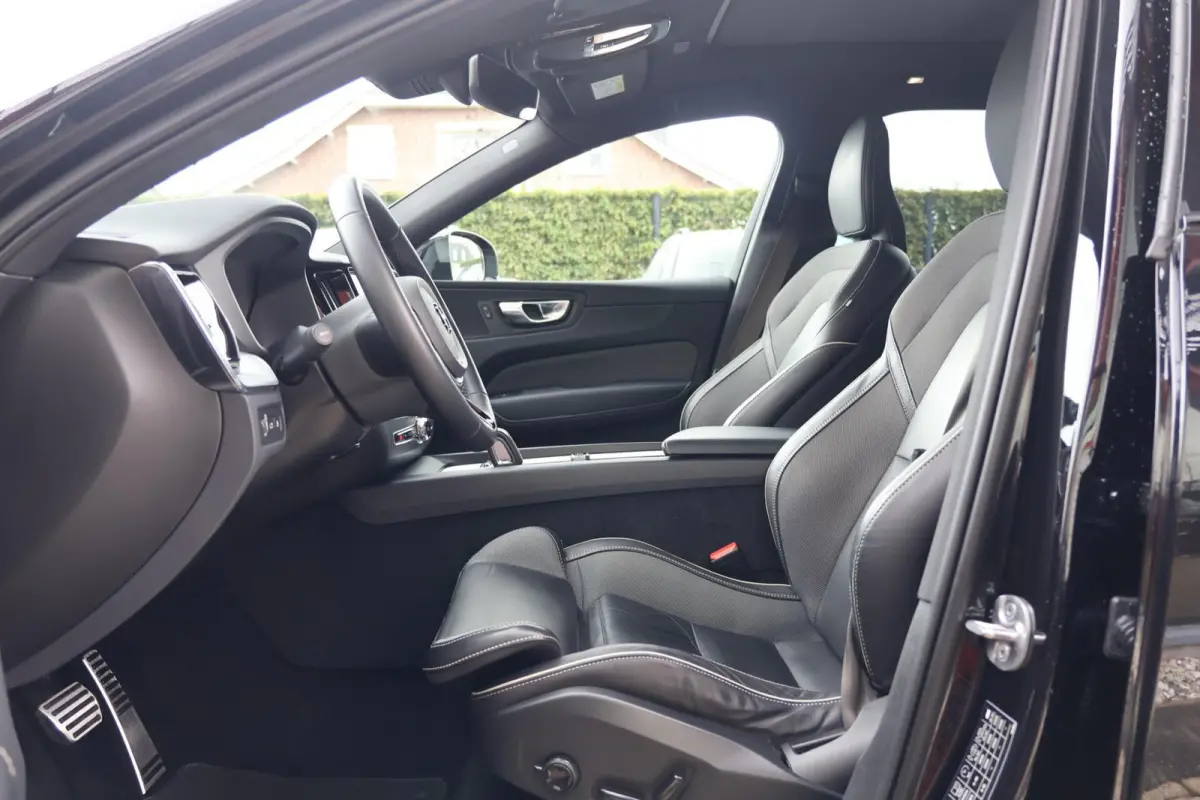 T6 Recharge AWD R-Design | Stoelverwarming | Parkeercamera | Panoramadak | Memorystoel | Keyless
