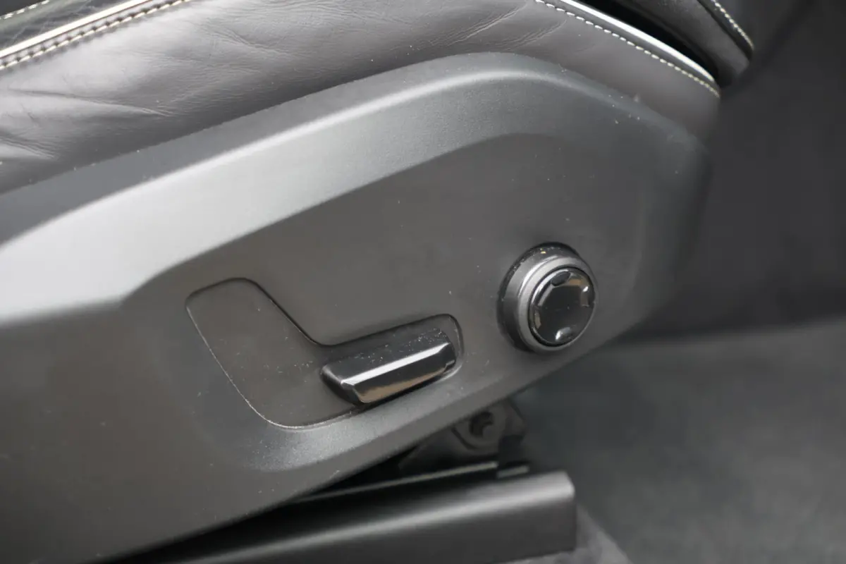 T6 Recharge AWD R-Design | Stoelverwarming | Parkeercamera | Panoramadak | Memorystoel | Keyless