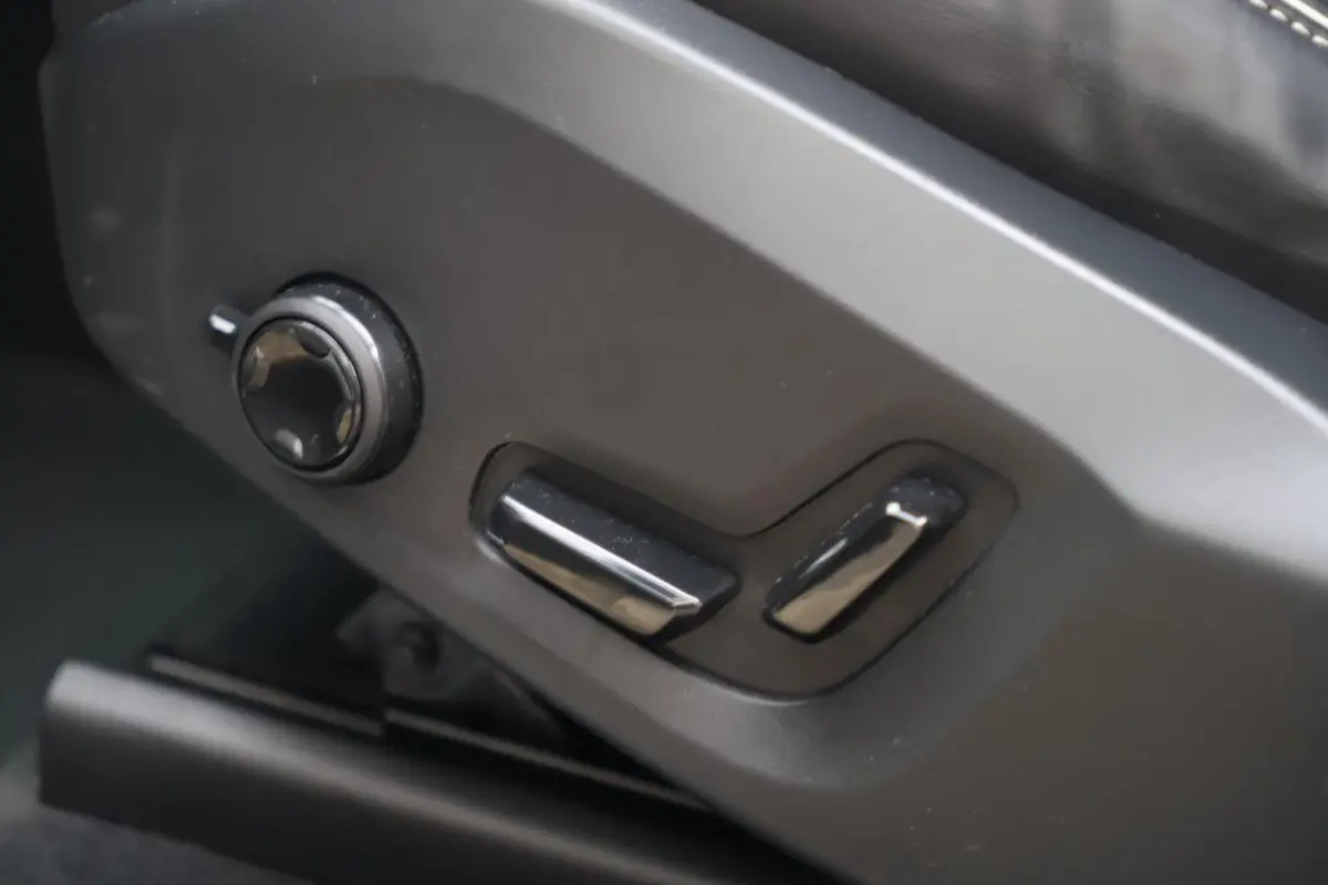 T6 Recharge AWD R-Design | Stoelverwarming | Parkeercamera | Panoramadak | Memorystoel | Keyless