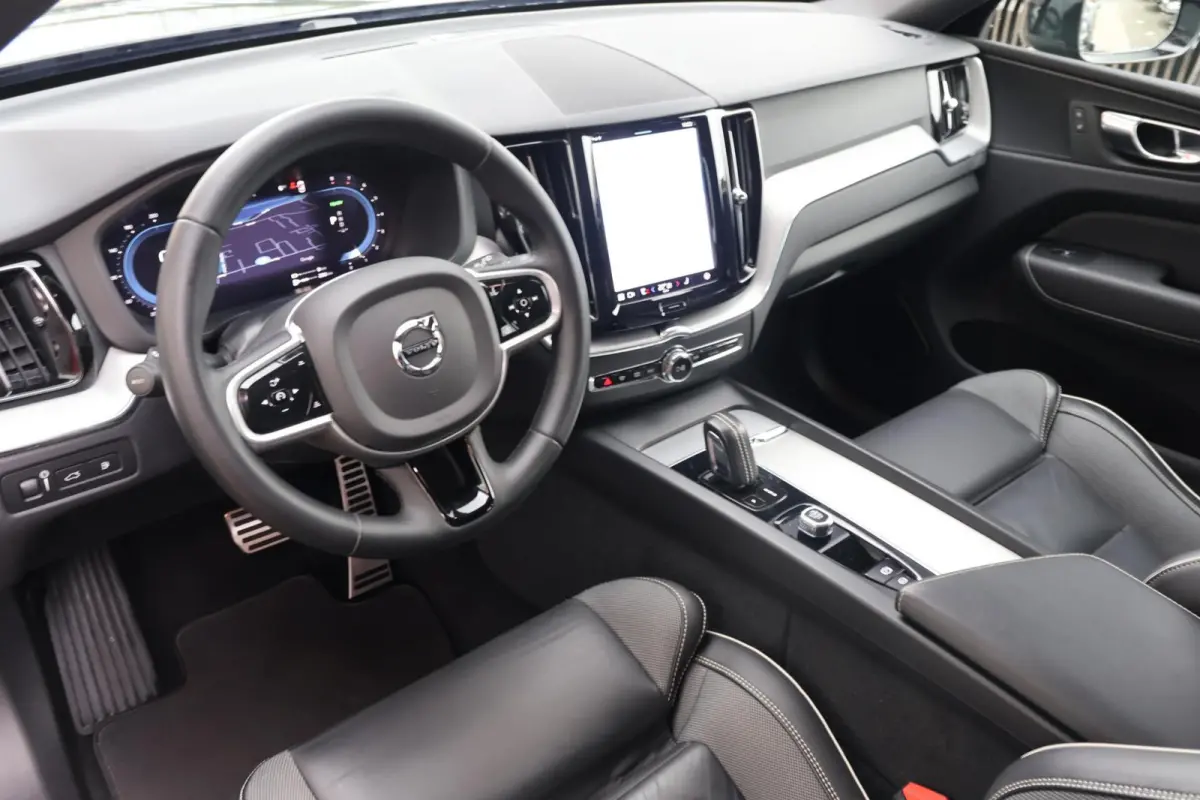 T6 Recharge AWD R-Design | Stoelverwarming | Parkeercamera | Panoramadak | Memorystoel | Keyless