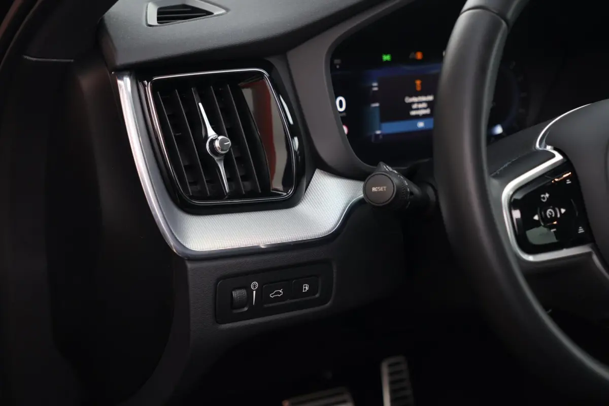 T6 Recharge AWD R-Design | Stoelverwarming | Parkeercamera | Panoramadak | Memorystoel | Keyless