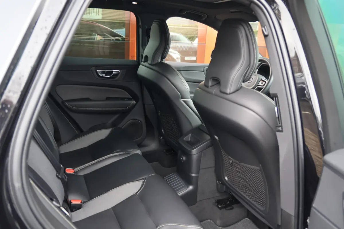T6 Recharge AWD R-Design | Stoelverwarming | Parkeercamera | Panoramadak | Memorystoel | Keyless