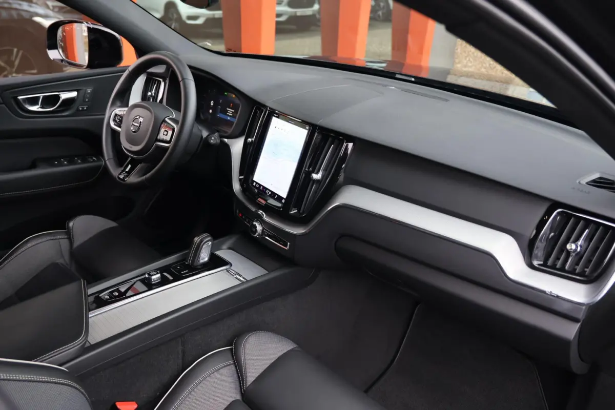 T6 Recharge AWD R-Design | Stoelverwarming | Parkeercamera | Panoramadak | Memorystoel | Keyless