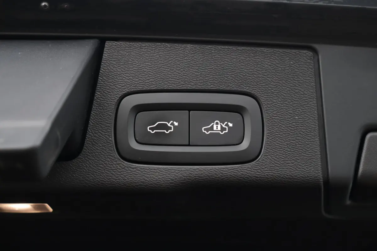 T6 Recharge AWD R-Design | Stoelverwarming | Parkeercamera | Panoramadak | Memorystoel | Keyless